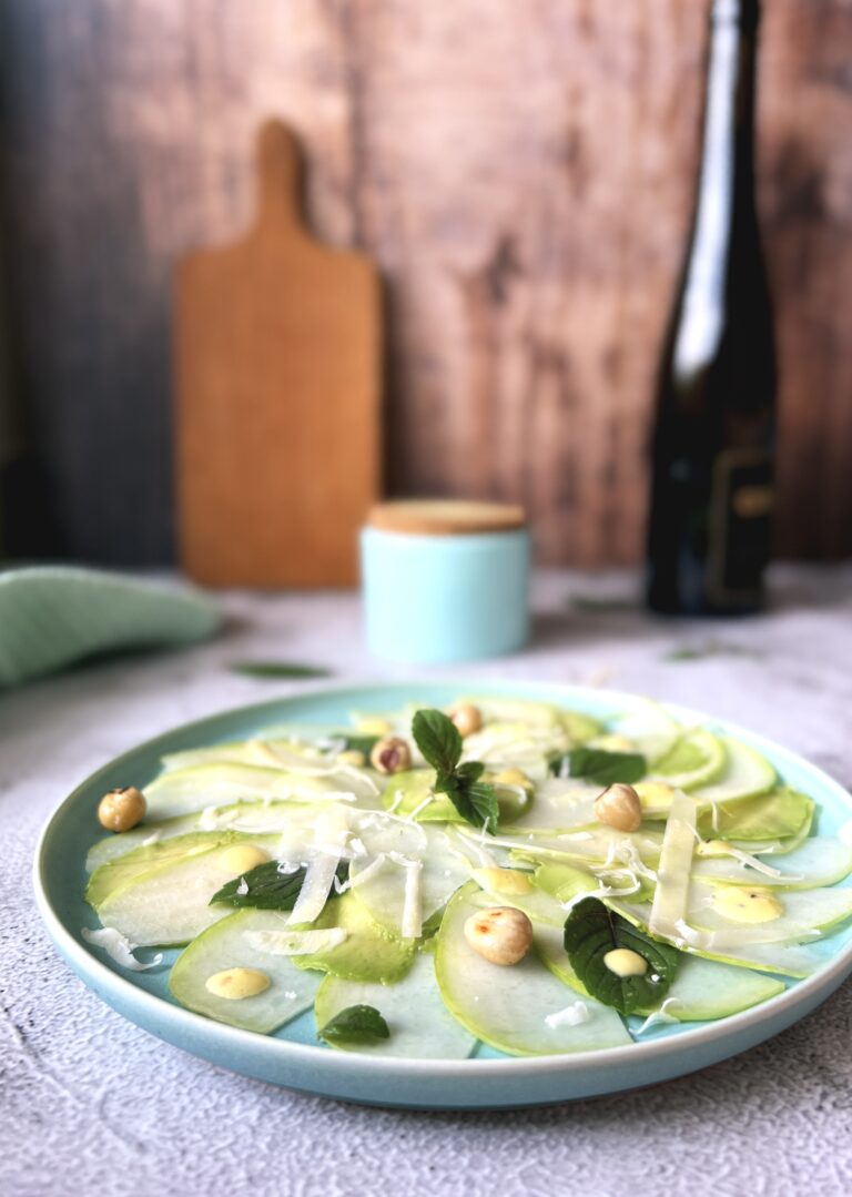 teller mit kohlrabi carpaccio