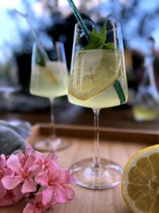 limoncello-spritz-im-glas-sommergetränk